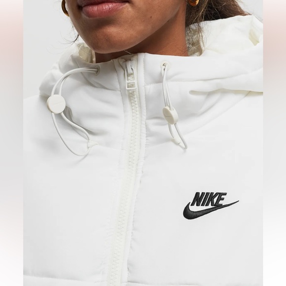 Brand New Nike Sportswear Classic Puffer Women’s Therma-Fit Loose Hooded Parka - Picture 3 of 10